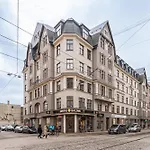Elegant Studio With Airconditioner And Elevator, 9 Min Walk To Old Town