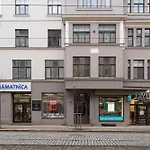 Elegant Studio With Airconditioner And Elevator, 9 Min Walk To Old Town