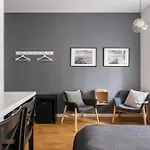 Elegant Studio With Airconditioner And Elevator, 9 Min Walk To Old Town