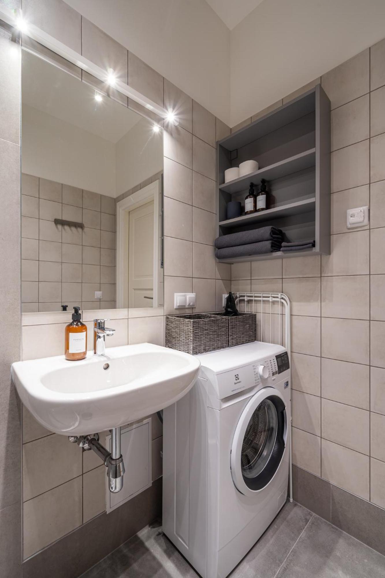 Elegant With Airconditioner And Elevator, 9 Min Walk To Old Town *